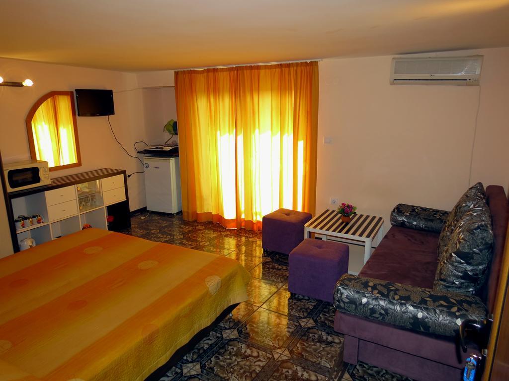 Family Hotel Lebed เนเซบาร์ ภายนอก รูปภาพ